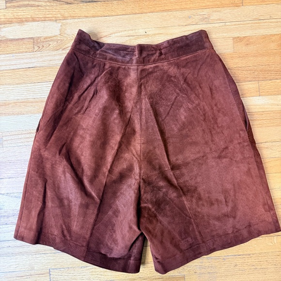 Brown Suede High-Waisted Shorts – Vintage 90s Minimal 🤎🍂 - Picture 2 of 9